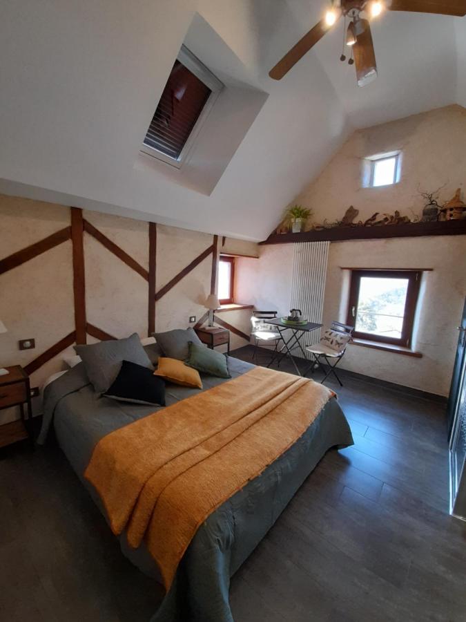 Les Hotes Du Lac, Chambres Et Tables D'Hotes Mandailles  Exteriör bild