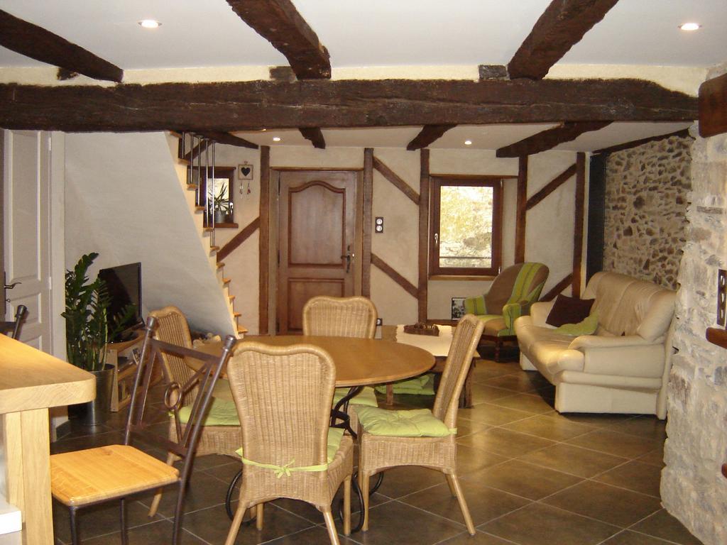 Les Hotes Du Lac, Chambres Et Tables D'Hotes Mandailles  Exteriör bild