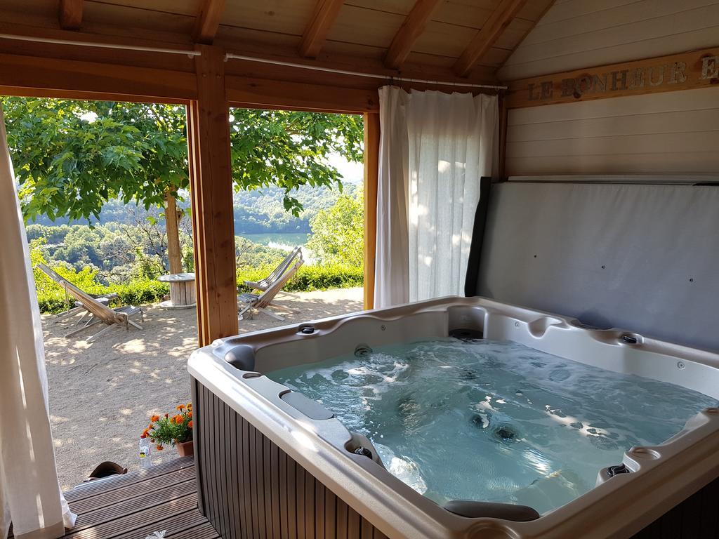 Les Hotes Du Lac, Chambres Et Tables D'Hotes Mandailles  Exteriör bild